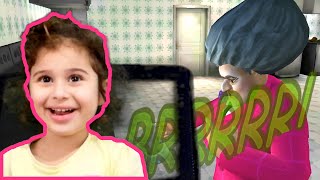 Kizgin Öğretmen Santas Little Helper Çürük Yumurta Scary Teacher 3D Eğlenceli Mobil Oyunlar