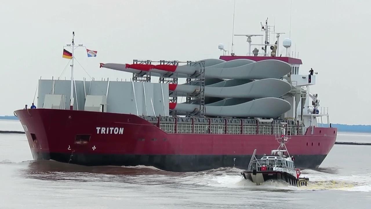 cargo seaship TRITON ZDPI3 IMO 9749099 inbound Emden with windcraft blades
