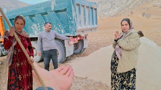 Winter Storms Can't Stop This Pregnant Woman From Building Her House