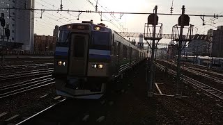 キハ201系【臨時快速】北広島行が警笛を鳴らして苗穂駅を通過する