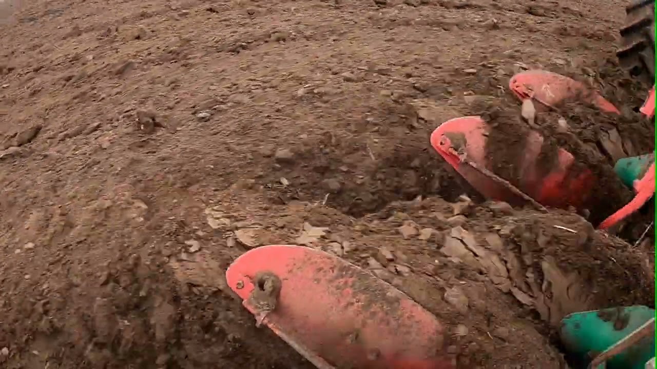 Fendt Favorit 512c and Kverneland VX 100