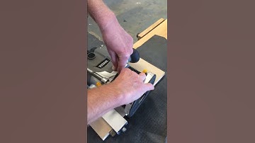 Router - Removing a router bit