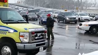 Как дорожная полиция пропускает машину скорой помощи в России и Канаде