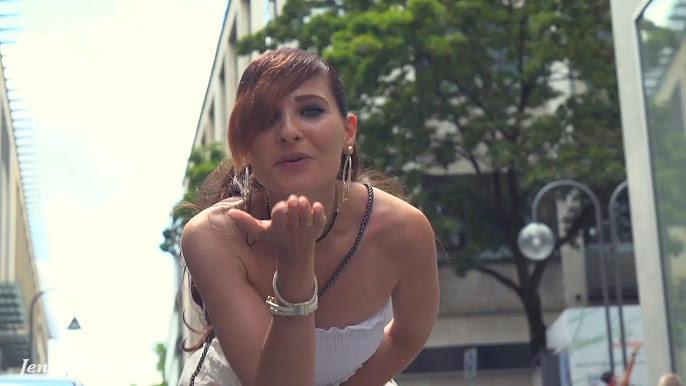 Бала оны салып, келді