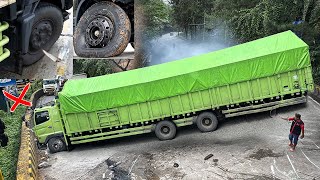 Download Lagu TEREKAM JELAS !!! DETIK-DETIK TRUK TERKENA RANJAU, Semua Histeris Ban Truk Pecah di Sitinjau Lauik MP3 Download Lagu TEREKAM JELAS !!! DETIK-DETIK TRUK TERKENA RANJAU, Semua Histeris Ban Truk Pecah di Sitinjau Lauik MP3