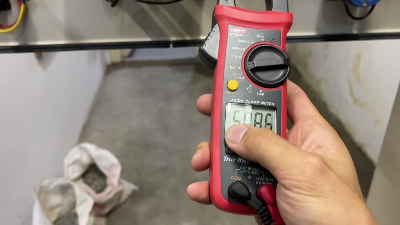 UNI-T UT204+ ACDC Clampmeter review