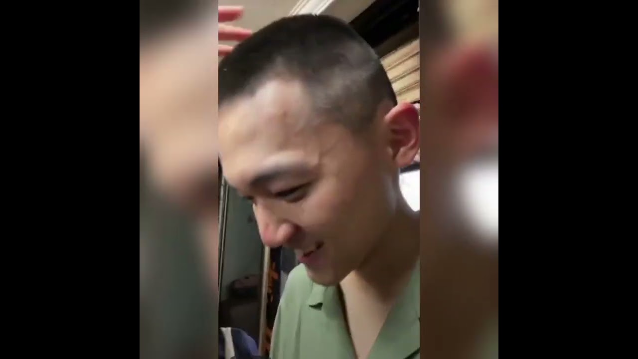 two boys headshave together part 2 两个帅哥一起剃光头