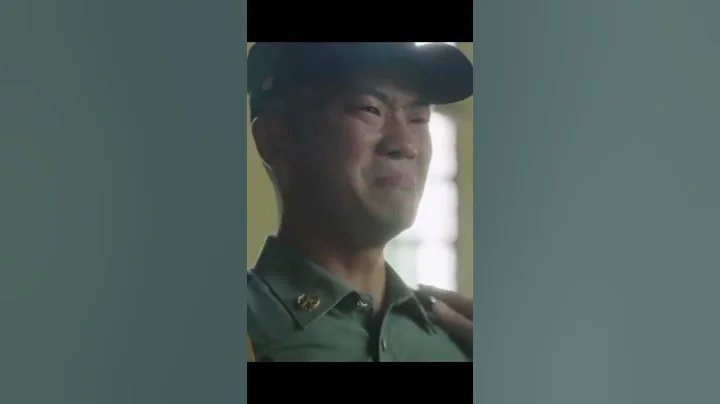 长大后我就成了你！汶川地震受灾男孩追随“铁军叔叔”参军，致敬、传承！#shorts - 天天要闻
