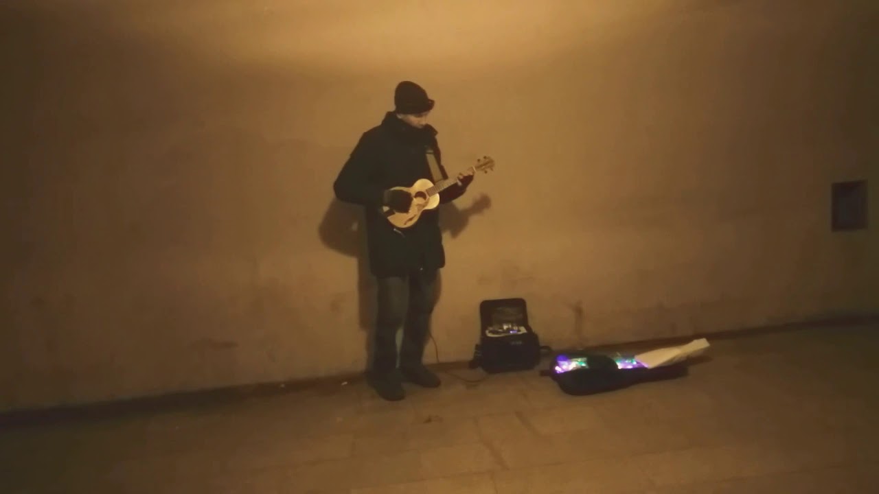 Укулеле в подземном переходе (А. Макаревич - Марионетки. Укулеле ...