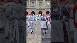 👀Los 'iñudeak eta artzainak' de Kresala llenan de alegría las calles de la Parte Vieja donostiarra