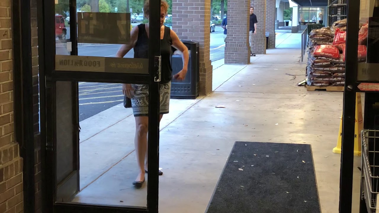 Dangerous sliding door at Harris Teeter YouTube