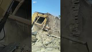 Demolition Tips: Excavator Tears Down House Fast! 🏚️🦾↓