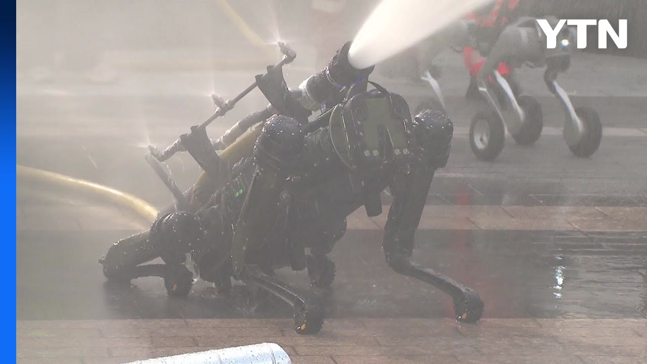 무역센터에서 전기차 화재 훈련...로봇 개·드론 투입 / YTN