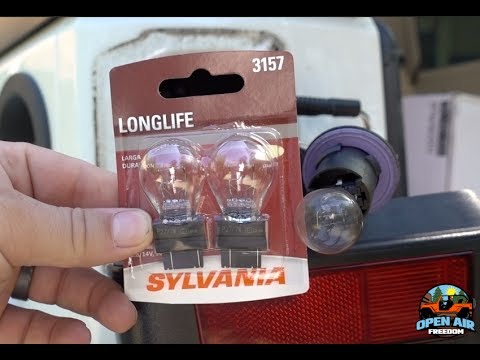 Jeep Wrangler JK Rear Turnsignal Bulb Replacement - YouTube