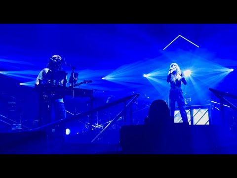 Bon iver "Exile" with TAYLOR SWIFT front seat! then "Skinny Love? OVO Arena, Wembley 2022