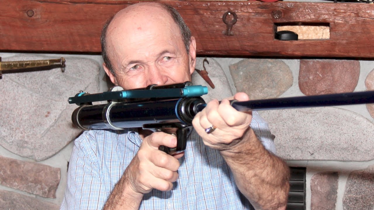 An Italian Alcedo Hydra pneumatic speargun probably made in the 1960s. The  spear tip is missing. Dorset England UK GB Stock Photo - Alamy