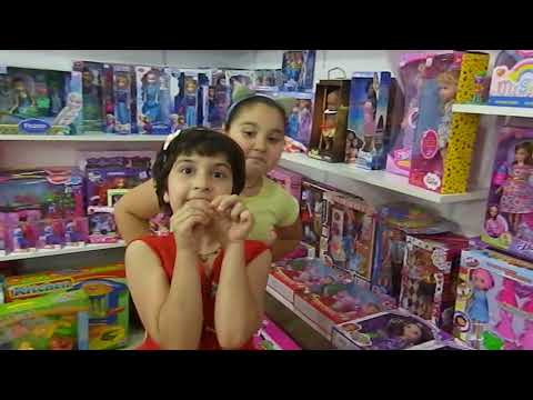 თავბრუდამხვევ სათამაშოების მაღაზიაში, სამეფო სათამაშო ვიყიდეთ.