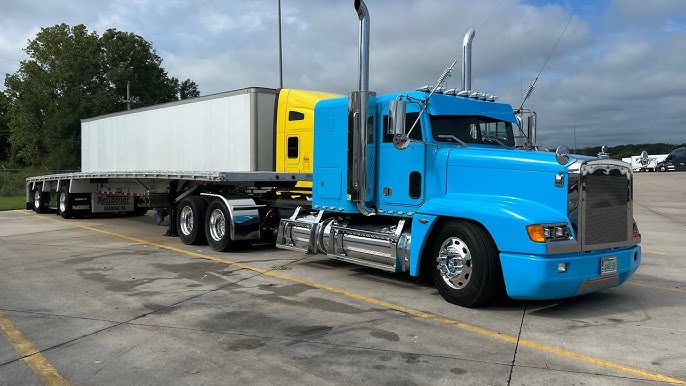 Freightliner FLD 120 - YouTube