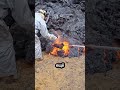 Почему люди подходят вплотную к вулканической лаве?