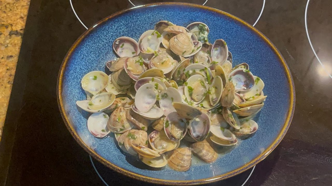 Almejas al ajillo