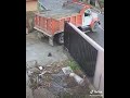 خسف الارض بشاحنة فجأة شاهد قبل الحذف