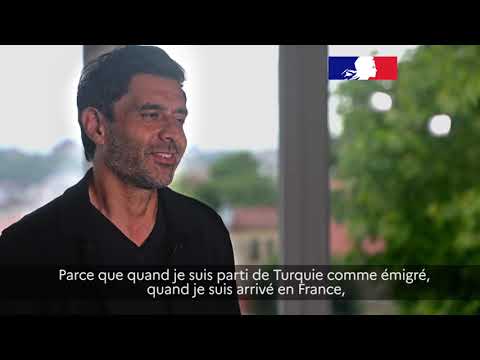 Reportage avec M.Cansel Elçin, acteur, à l’occasion de la Fête nationale du 14 juillet 2021