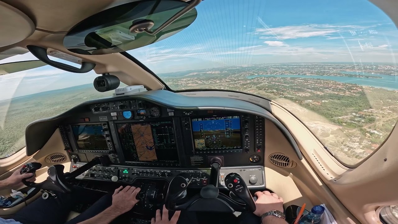 Aproximação e pouso em Brasília - Citation Mustang [ATC]