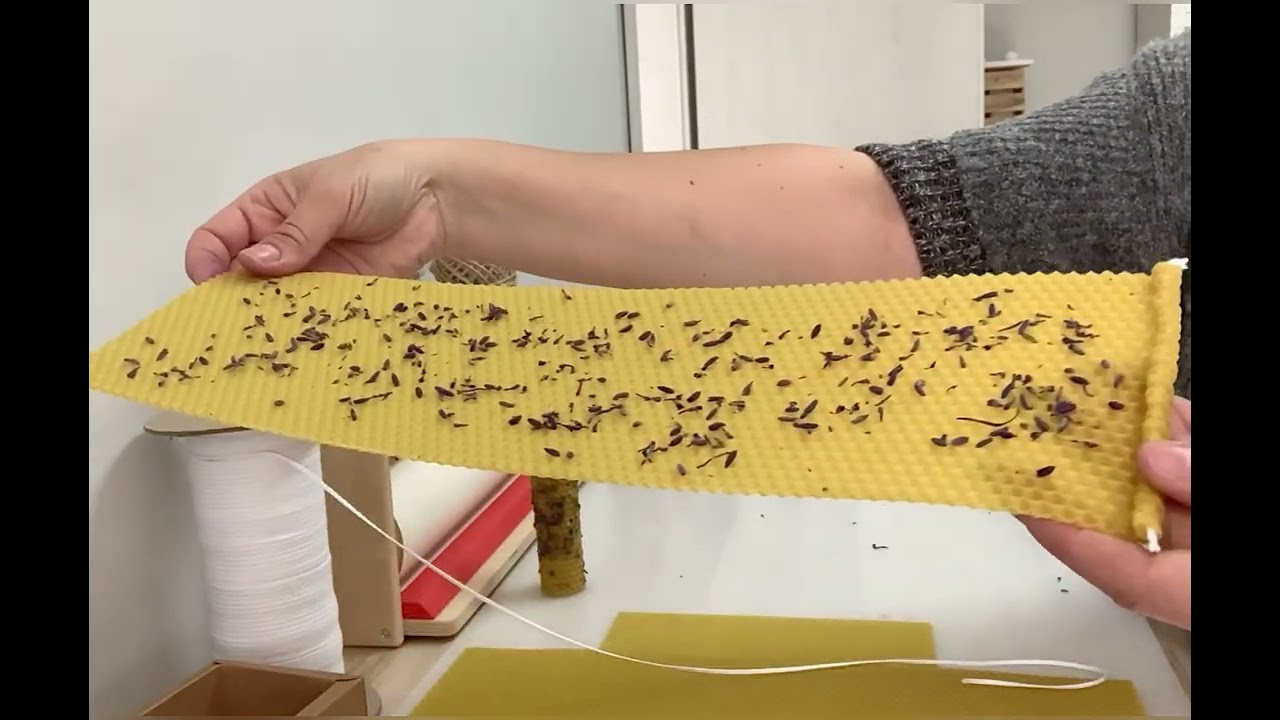 Cum realizam lumânările din ceara de albine foi cu lavanda si petale trandafiri? 🇹🇩#TCandleHomeMade