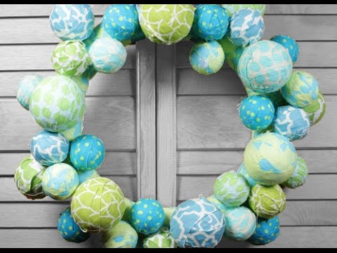 DIY YARN BALL WREATH TUTORIAL // Ophelia Talks Crochet 