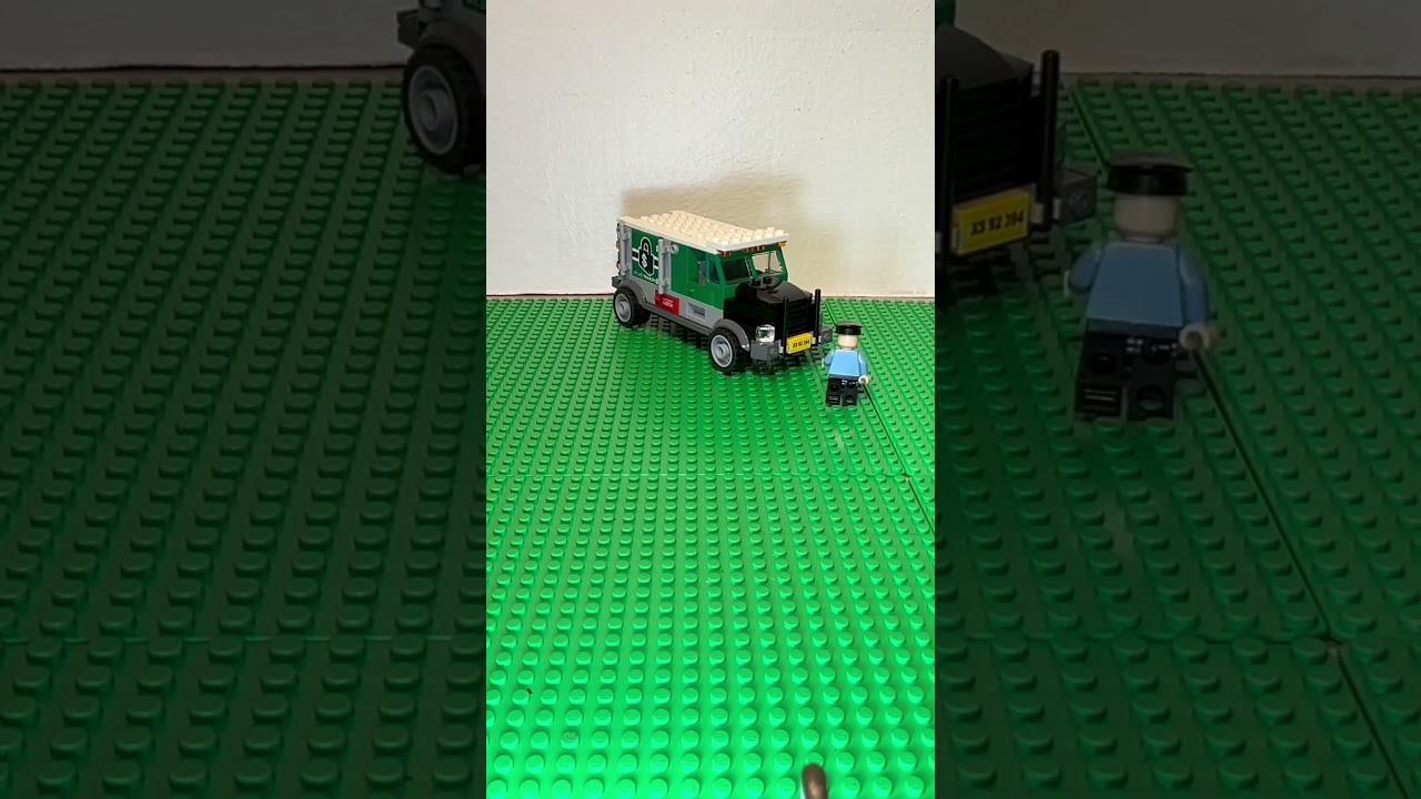 Lego 76015 Marvel Super Heroes Doc Ock Truck Heist 2014. Armored Truck Driver.