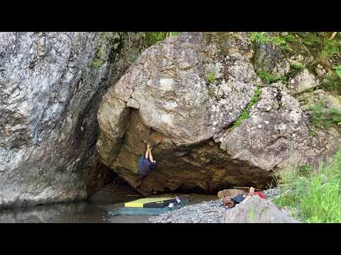 赤岩青巌峡ボルダー　電気ウナギ（ロースタート）7b