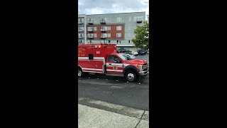 Bellevue FD Medic One M101 (Medic 101) responding