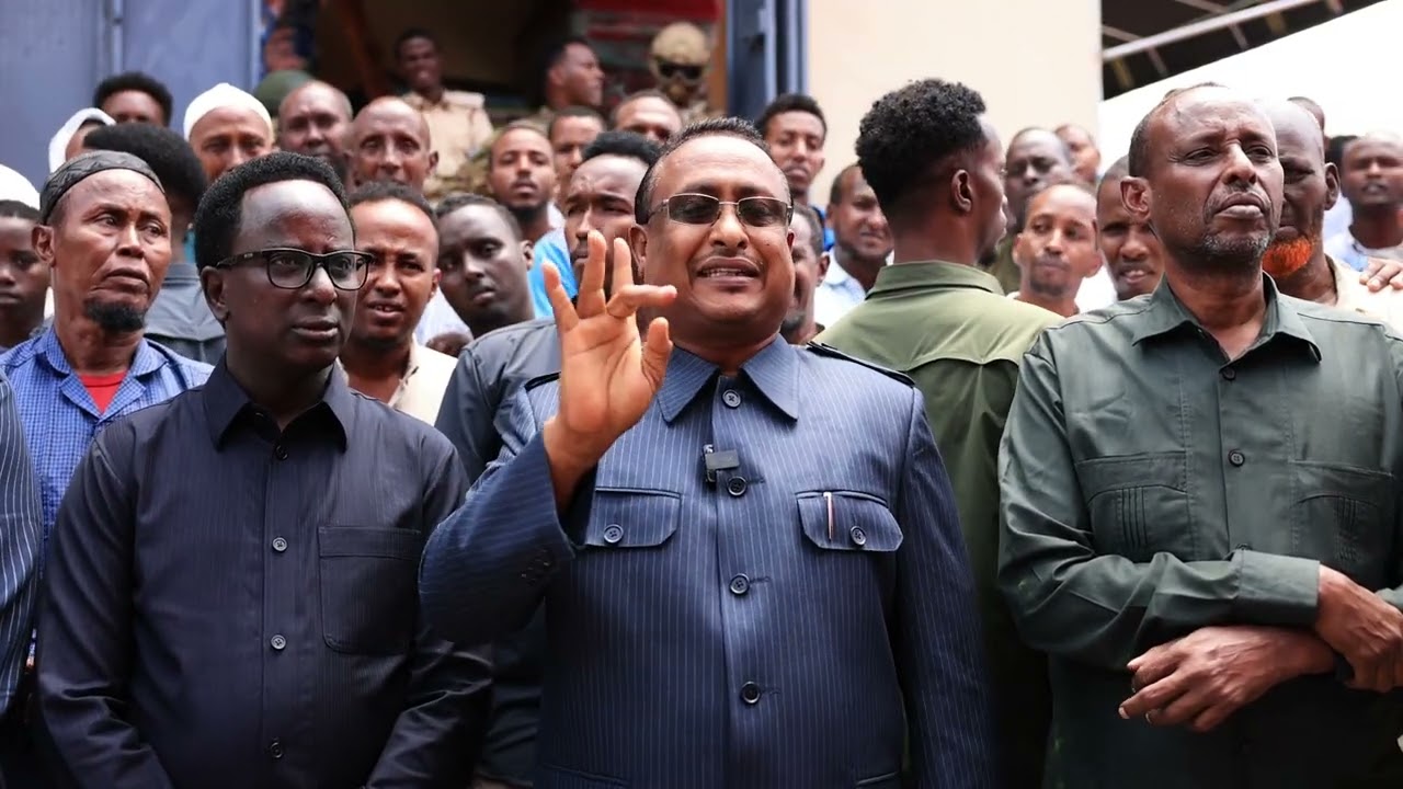 Guddoomiyaha Gobolka Banaadir oo joojiyay dhul-boob lagu hayay ganacsatada Suuqa Bakaaraha.