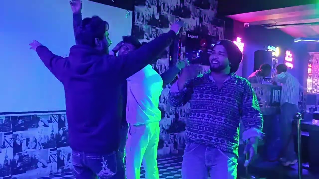 dost ki taraf se birthday party enjoy 😍