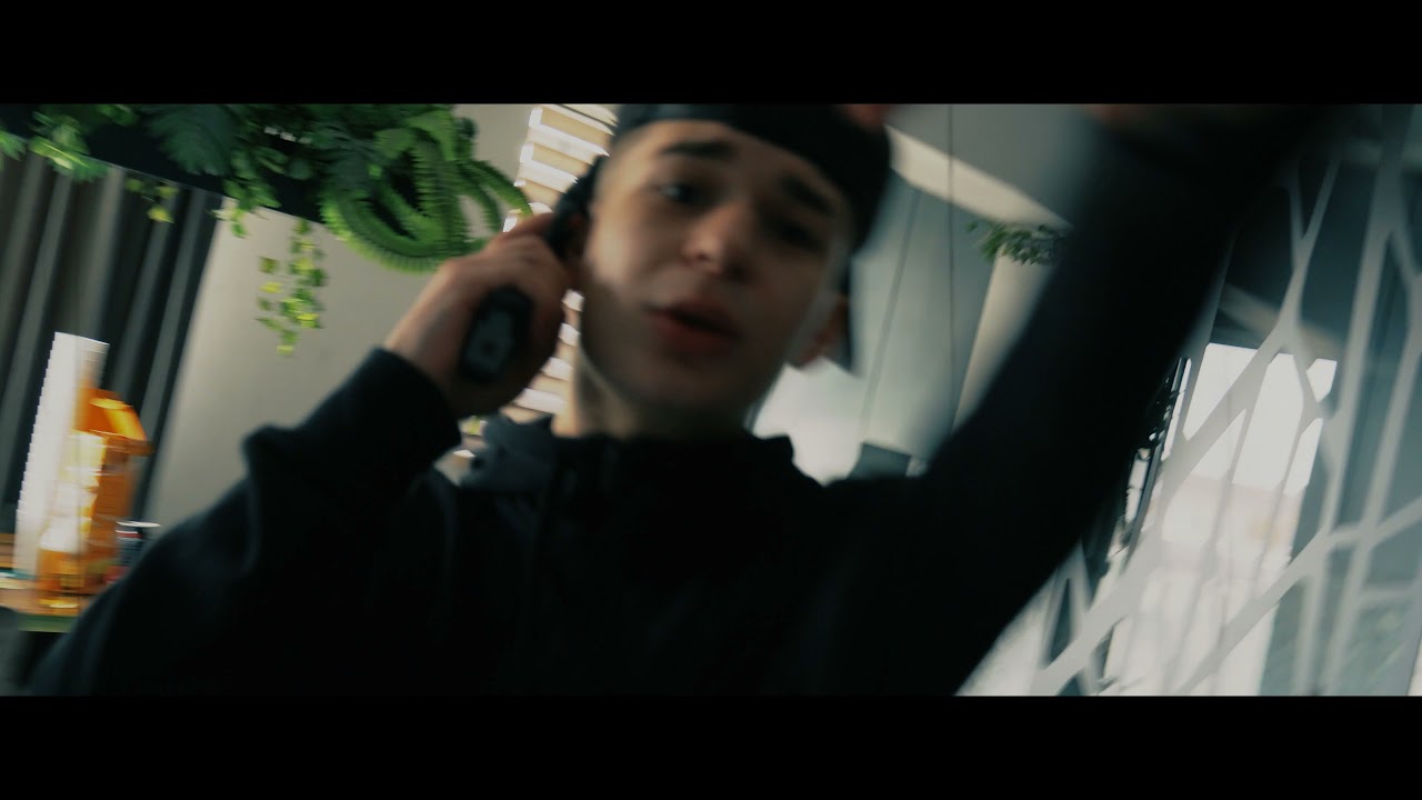Update New Yanis - Plugged In (Official Video)