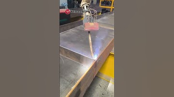 #shorts Robot hàn gân trong nhà máy sản xuất kết cấu thép #trending  #steelstructure