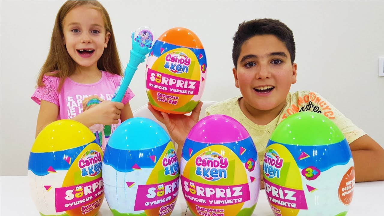 Zehra and Yusuf have fun with magic surprise eggs