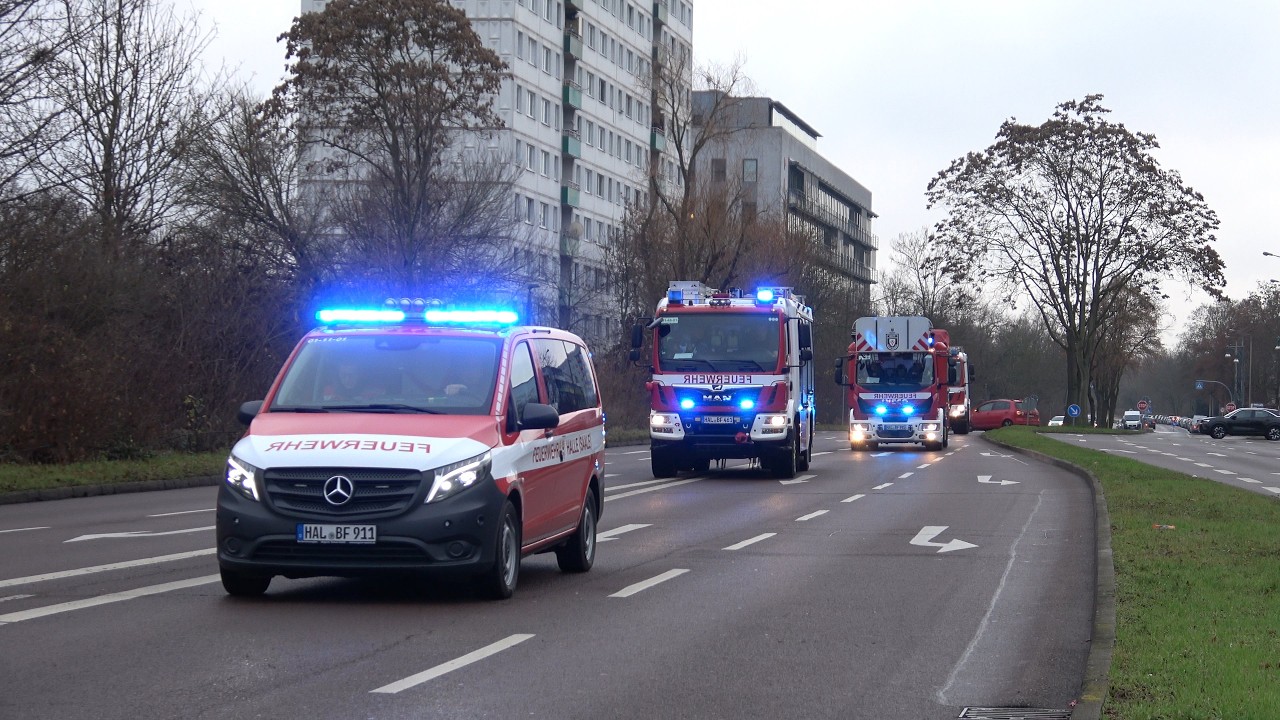 [Neue Kommandowagen 🚒 für die Haupt- und Südwache] Einsatzfahrten 🚒💨 Berufsfeuerwehr 🔥 Halle(Saale)