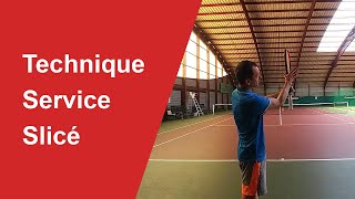 Technique du service slicé au tennis