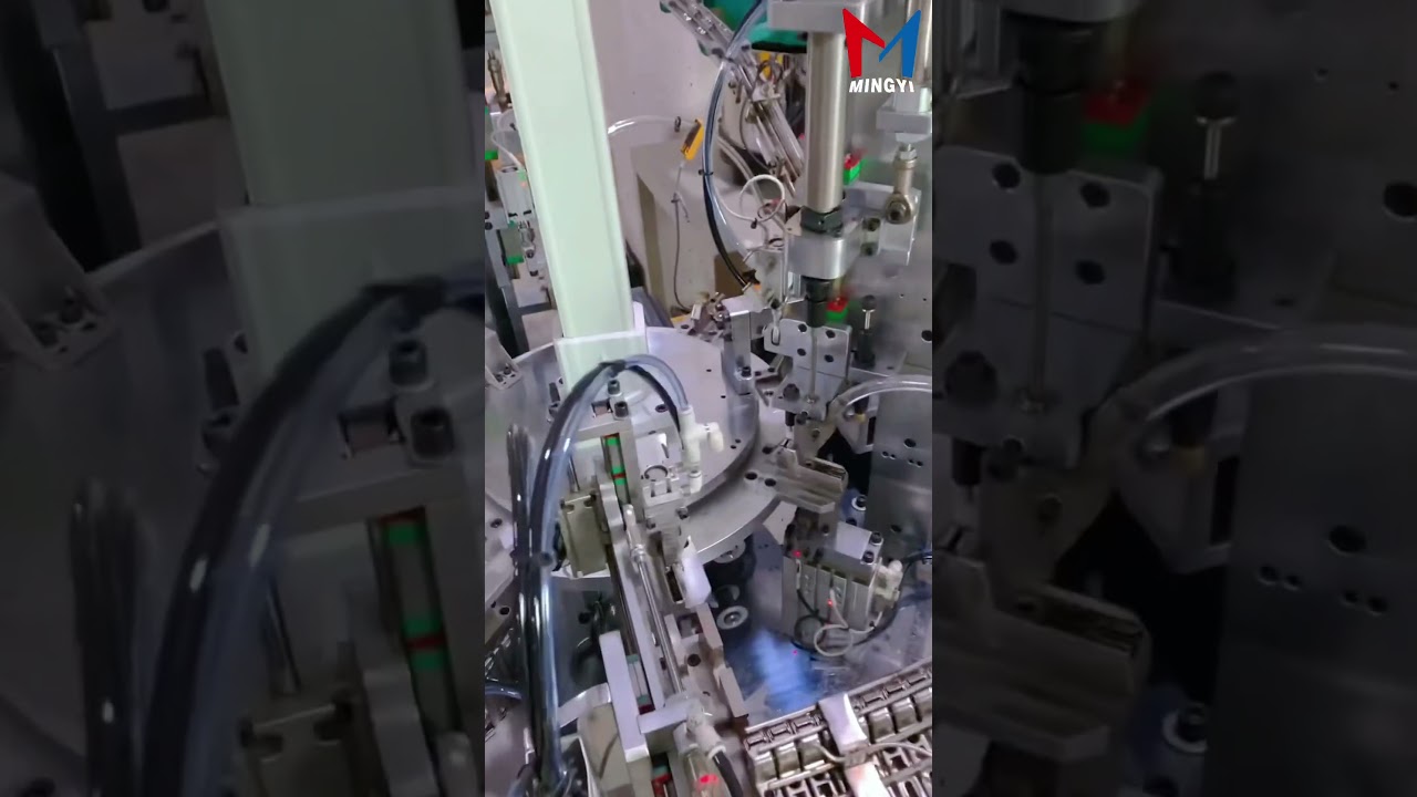 Hinge accessories are being assembled | China factory | Home construction 