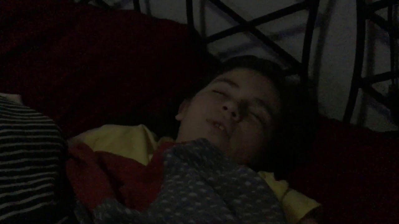 Mi hermana durmiendo YouTube