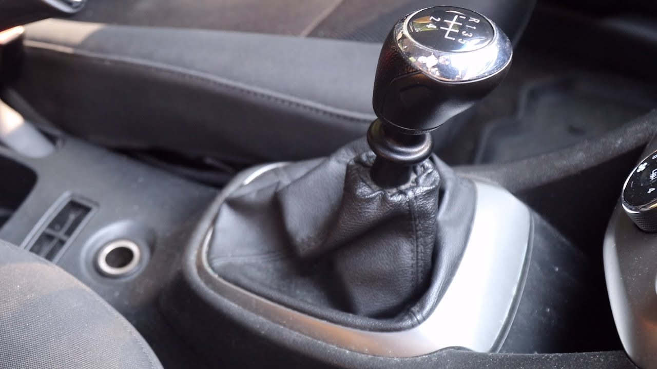 Рукоятка мкпп 6 ступенчатая renault. Лепестки переключения передач. Механика или автомат. Коробка передач. Кпп механика.