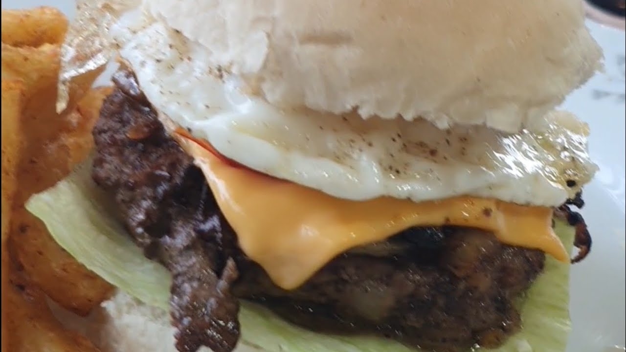 Beef burger with peri peri chips - YouTube