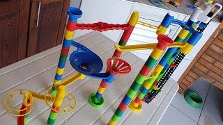 A Montanha-Russa Das Bolinhas Motorizadas