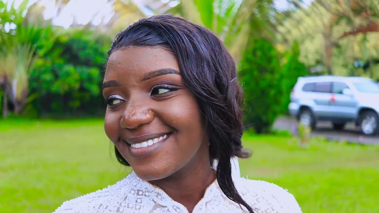 Deux jeunes Vicky & Sarah, heureux mariage amour visible (highlight)