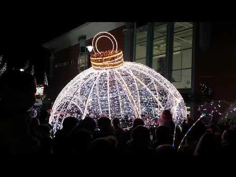 Lincoln Christmas light switch on and entertainment in video