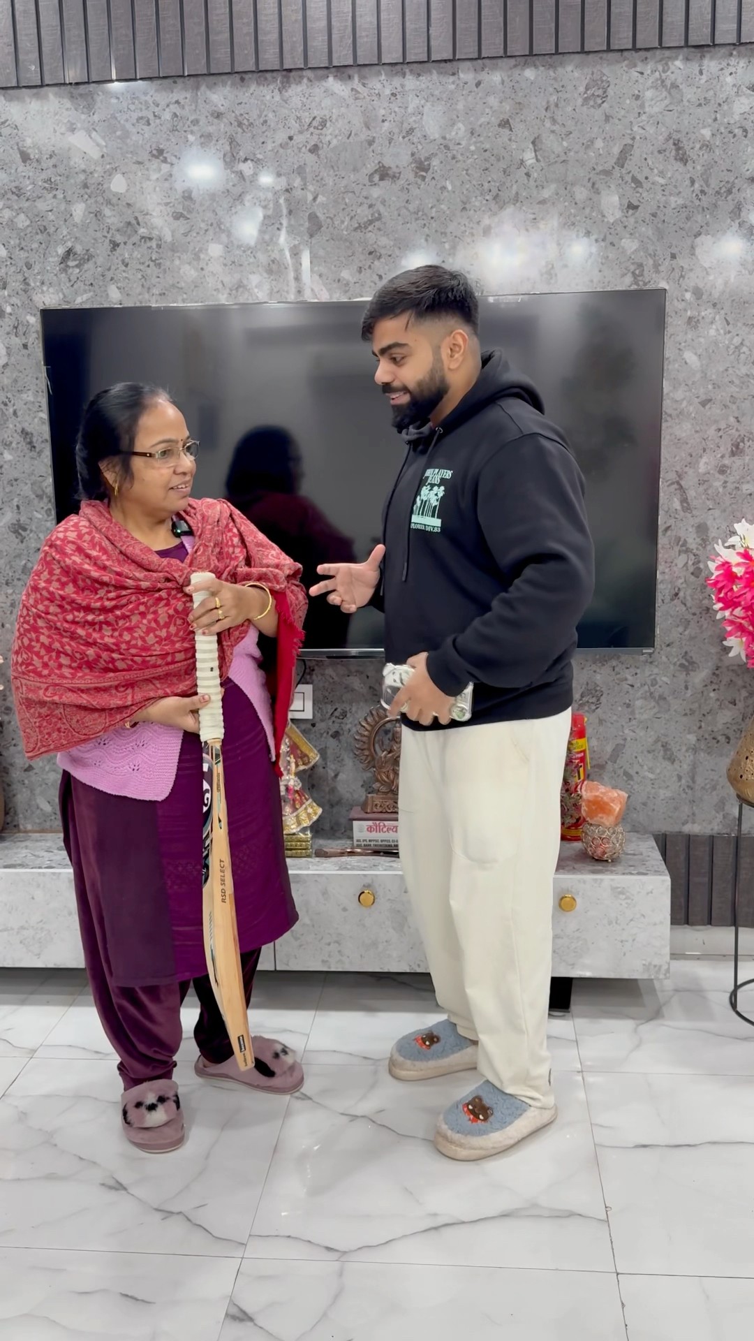 Gaurav or mummy chale cricket khelne #shorts #youtubeshorts #gauravaroravlogs
