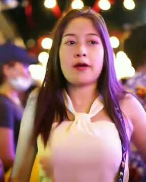 Cewek Cantik Pamer Tete Gede 😱😱😱