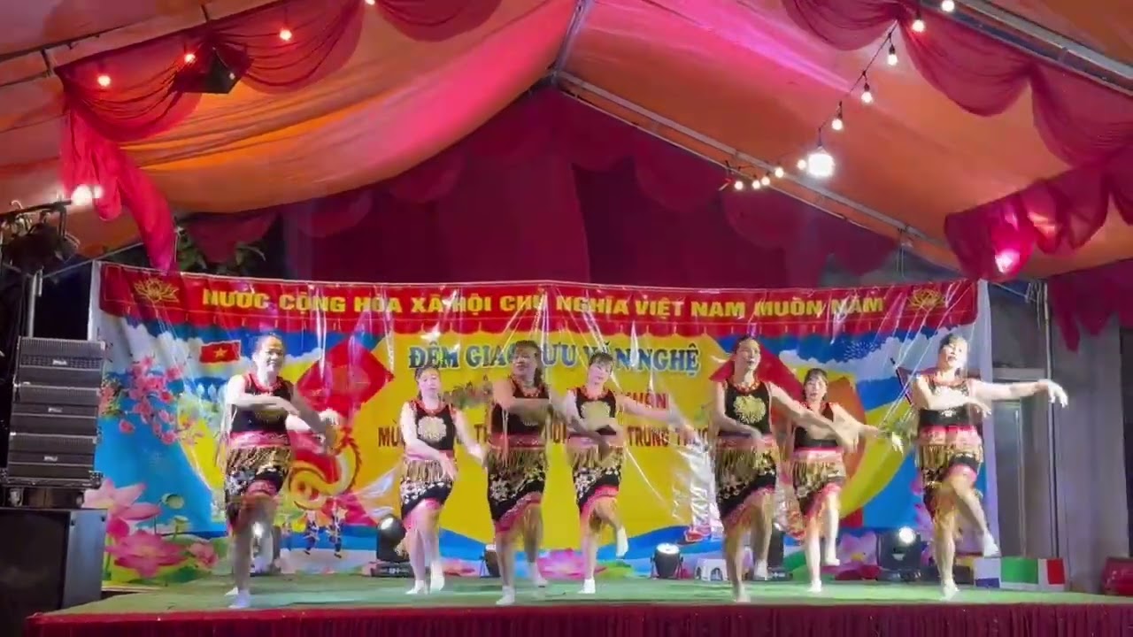 CLB Thôn Trung Thượng Mừng Hội Làng Tiếng Đàn Ta Lư 