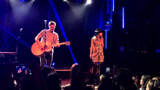 Tyler Hilton & Kate Voegele - When The Stars Go Blue (live in Toronto)